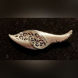 Vintage Coro Silvertone Wrap Brooch